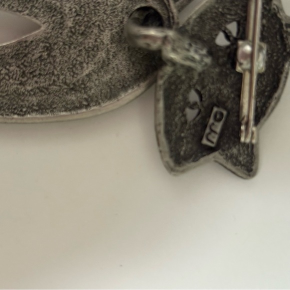 Jonette Jewelry Brushed silver tone cat kitten with swivel paw/ legs Brooch - Picture 6 of 6